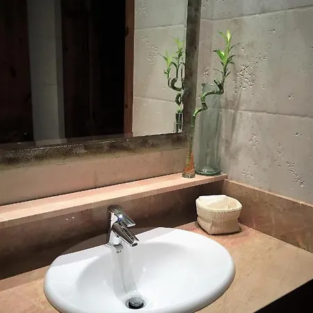 Luxurious 6-bedroom Just 10 Minutes From The וילה *
