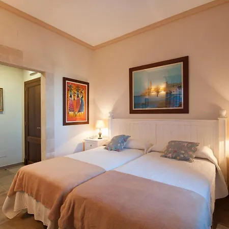 Luxurious 6-bedroom Just 10 Minutes From The וילה *