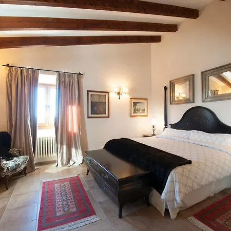 Luxurious 6-bedroom Just 10 Minutes From The * מנקור
