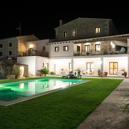 Luxurious 6-bedroom Just 10 Minutes From The Manacor (Mallorca)