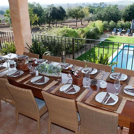 Villa Luxurious 6-bedroom Just 10 Minutes From The