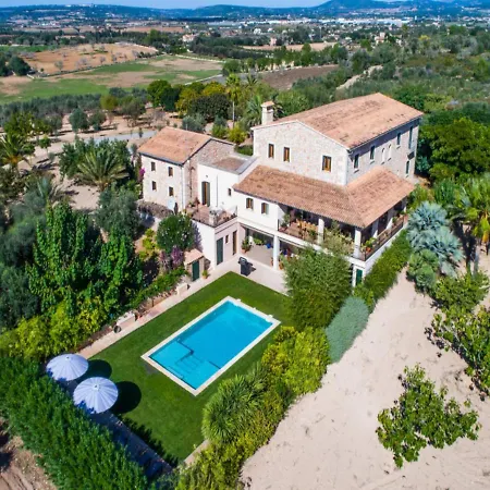 Villa Luxurious 6-bedroom Just 10 Minutes From The